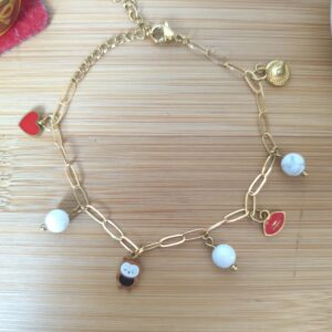 Bracelet doré en gold filled et pierre naturelle howlite – Charms fantaisie