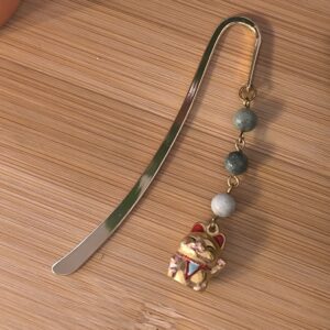 Marque page chance, avec breloque chat Maneki Neko et jade de Birmanie