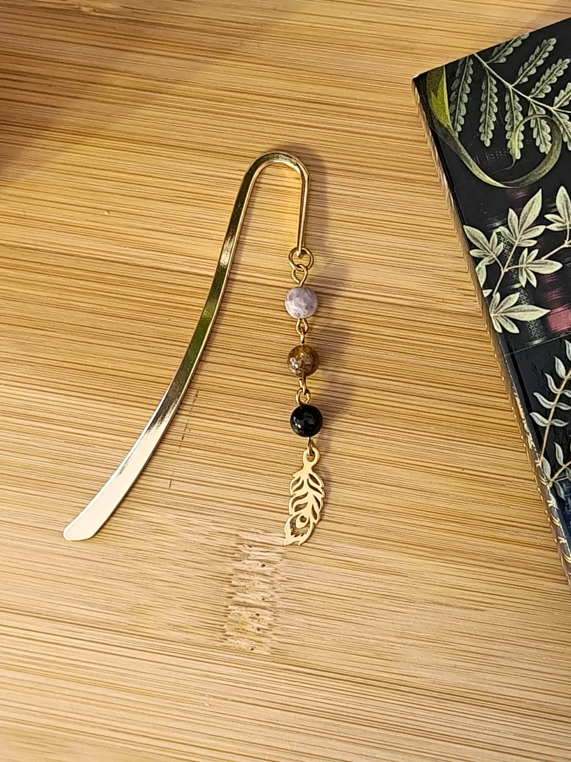 Marque page en tourmaline avec charm plume, créé par Main de Crystal